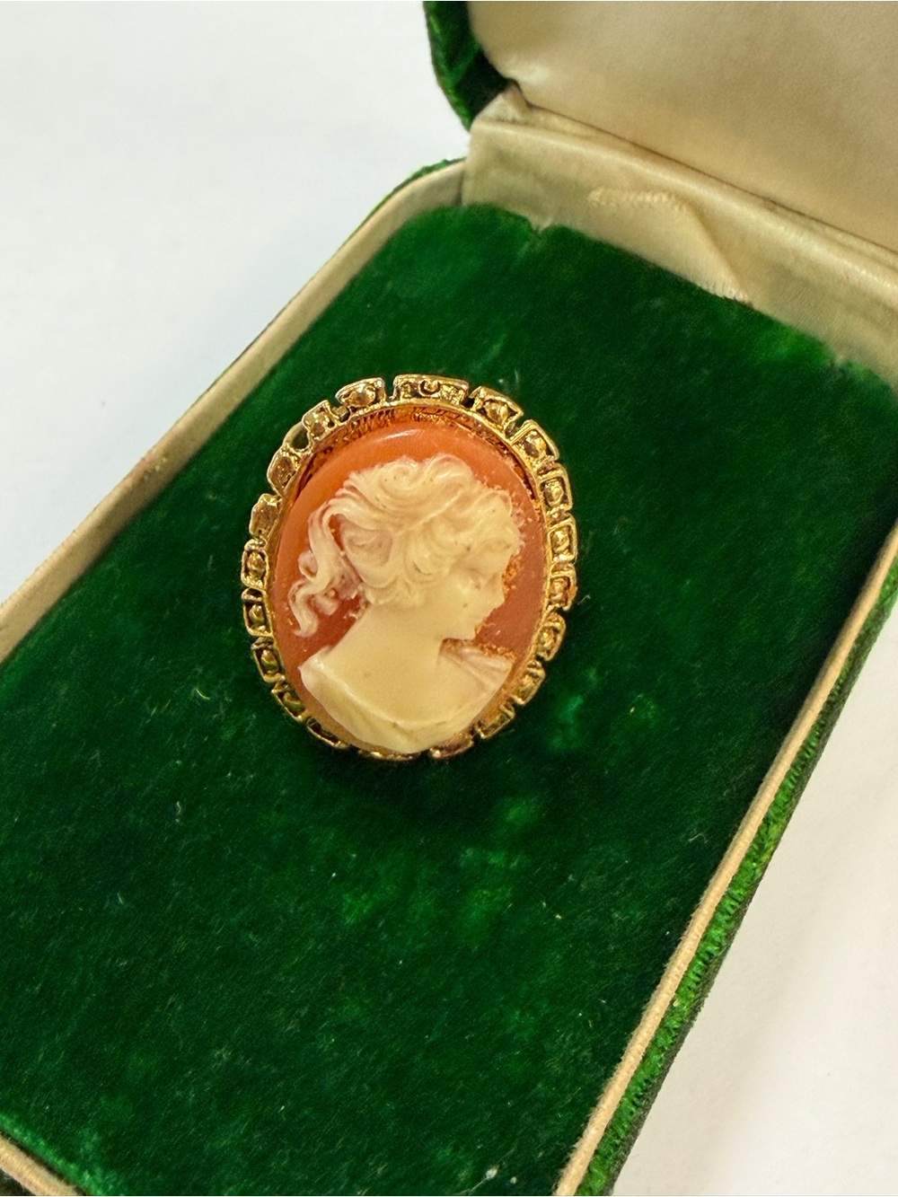 Vintage filigree cameo ring